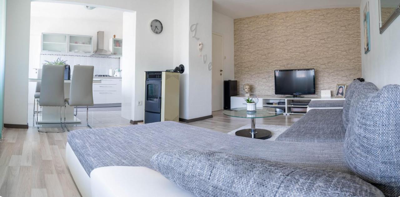 Appartement Apartman M à Knin Extérieur photo