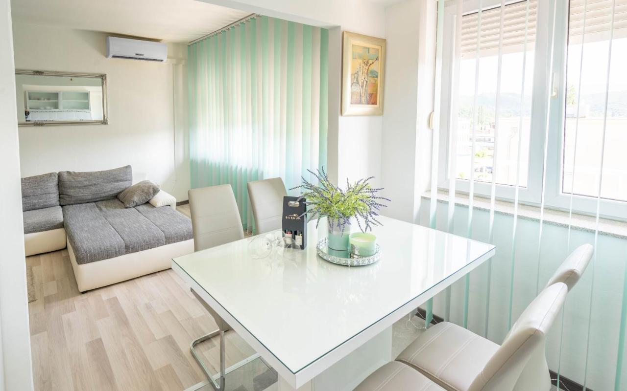 Appartement Apartman M à Knin Extérieur photo