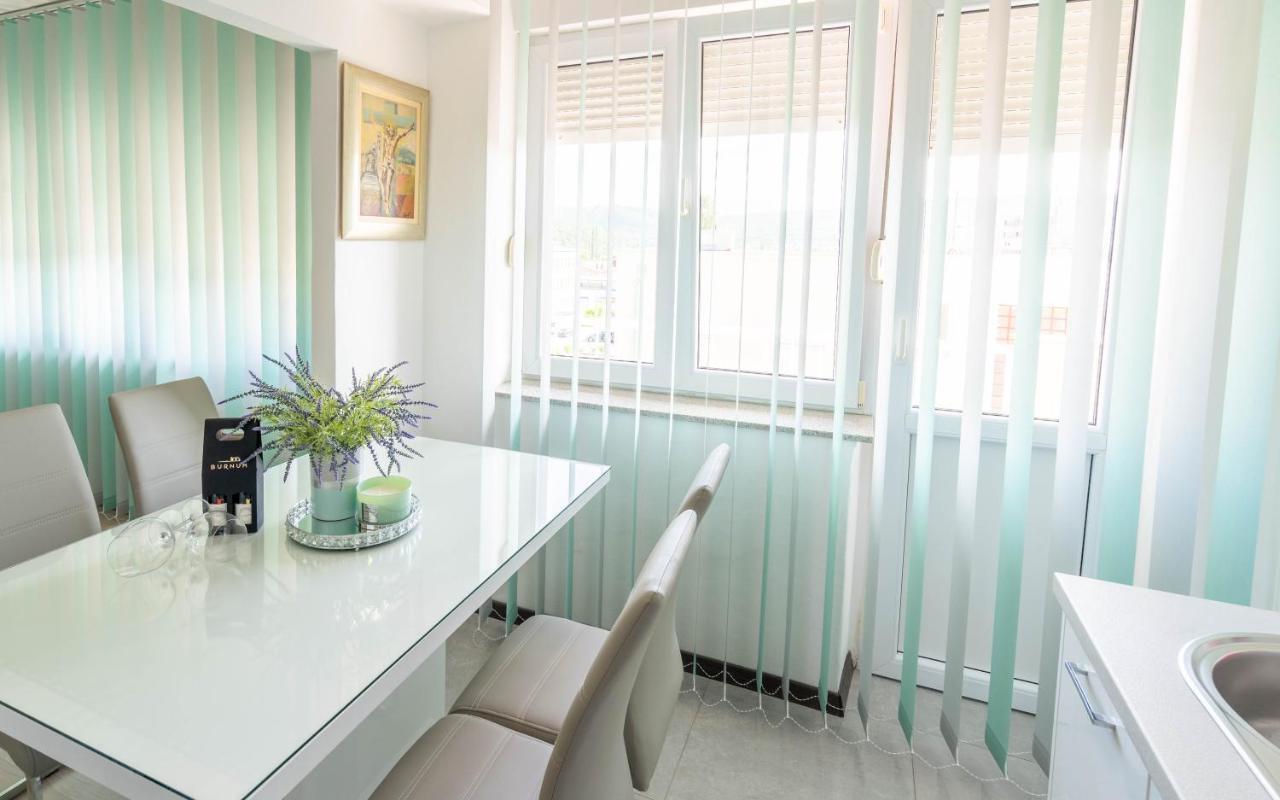 Appartement Apartman M à Knin Extérieur photo